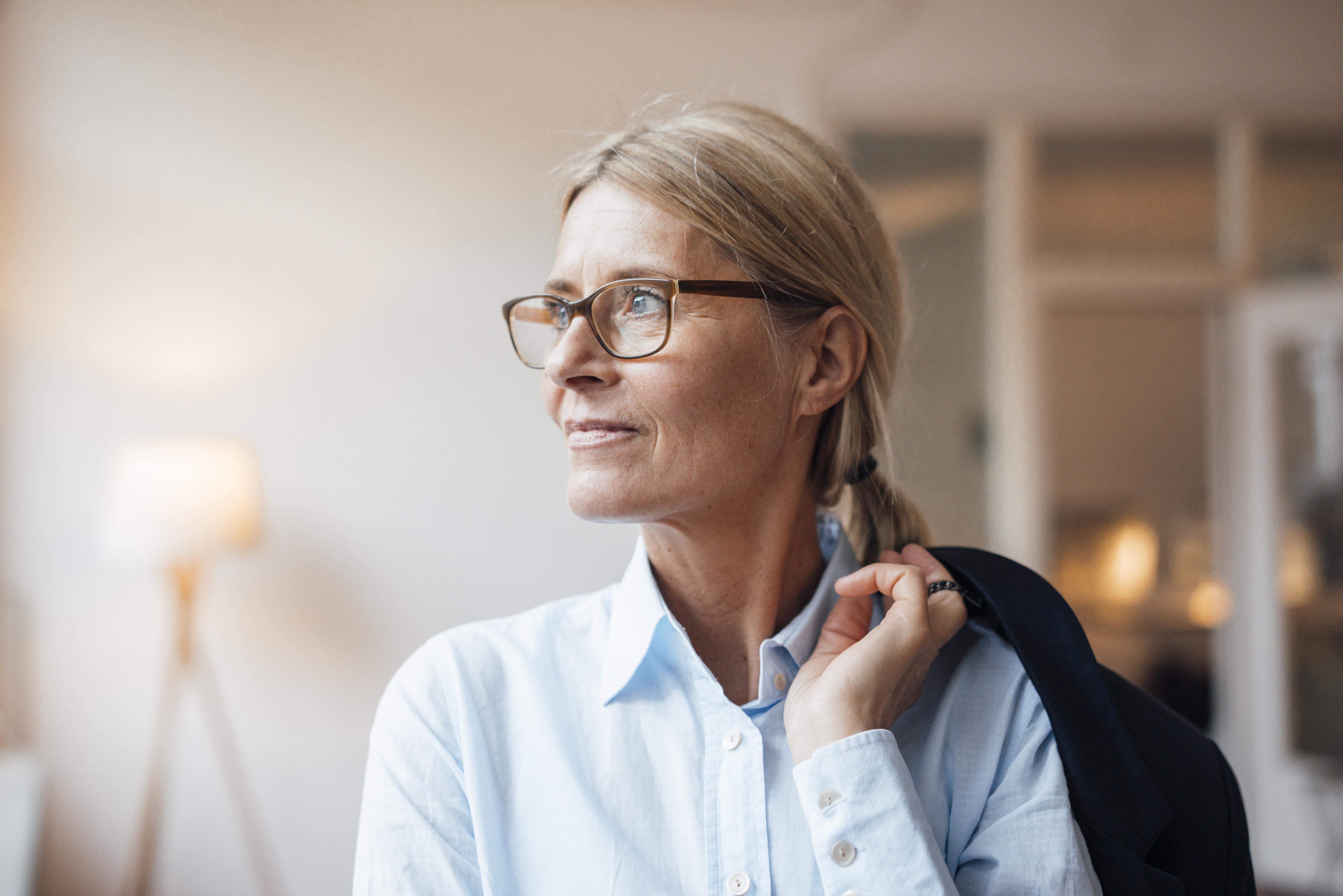 geschaeftsfrau_mit_brille_Originalgröße